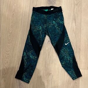 Nike pro dri-fit work-out cropped leggings